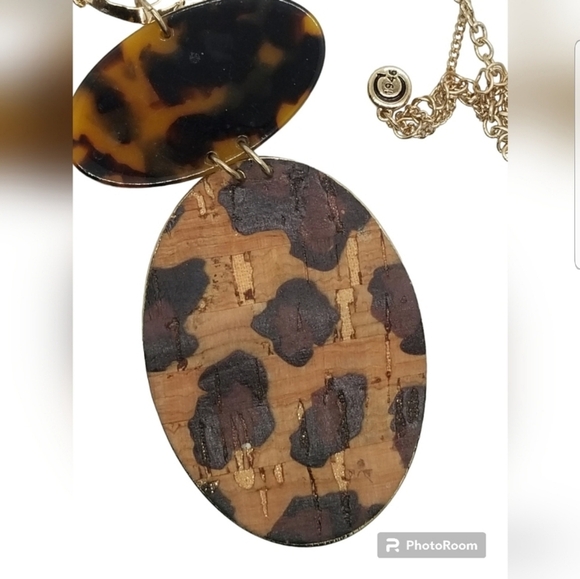 CATO LONG GOLDTONE CHAIN & LEOPARD PRINT PENDANT NECKLACE - Picture 4 of 5